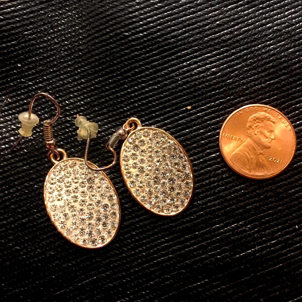 Goldtone setting Rhinestone earrings - Picture 2 of 3